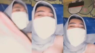 Bokep Indo ABG Hijab Masker Putih Merem Keenakan